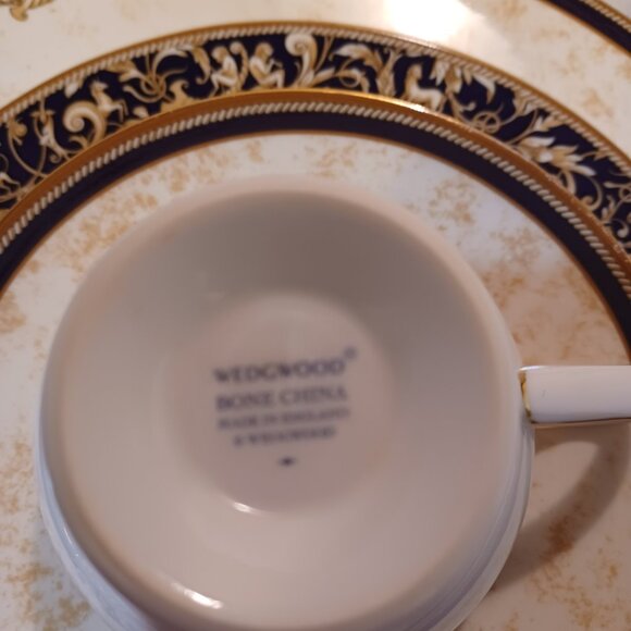 WEDGWOOD England CORNUCOPIA 1995 Bone China (Five) 5 PC Place Setting Blue Mark - Picture 7 of 11